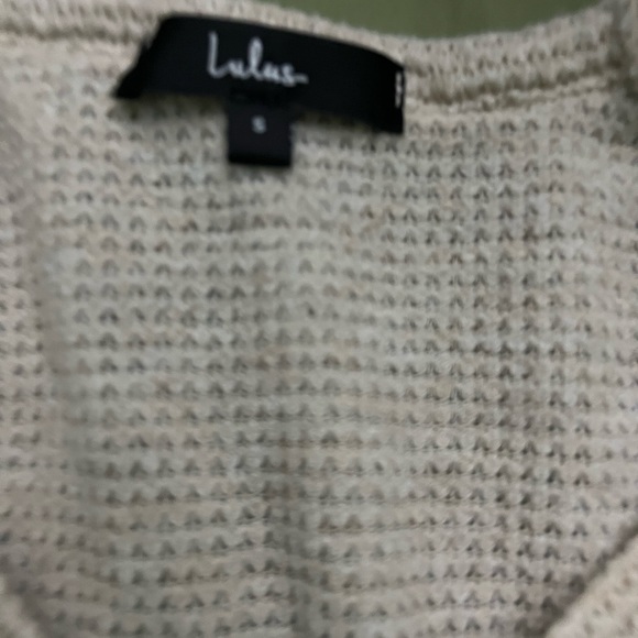 Lulus beige vneck sweater size small - Picture 2 of 3